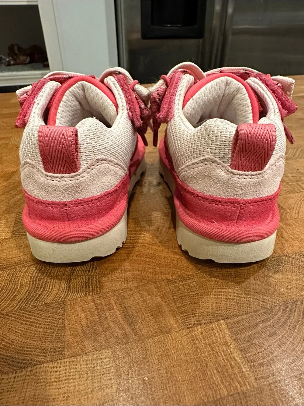 UGG Lo Lowmel toddler size 8 Sneakers